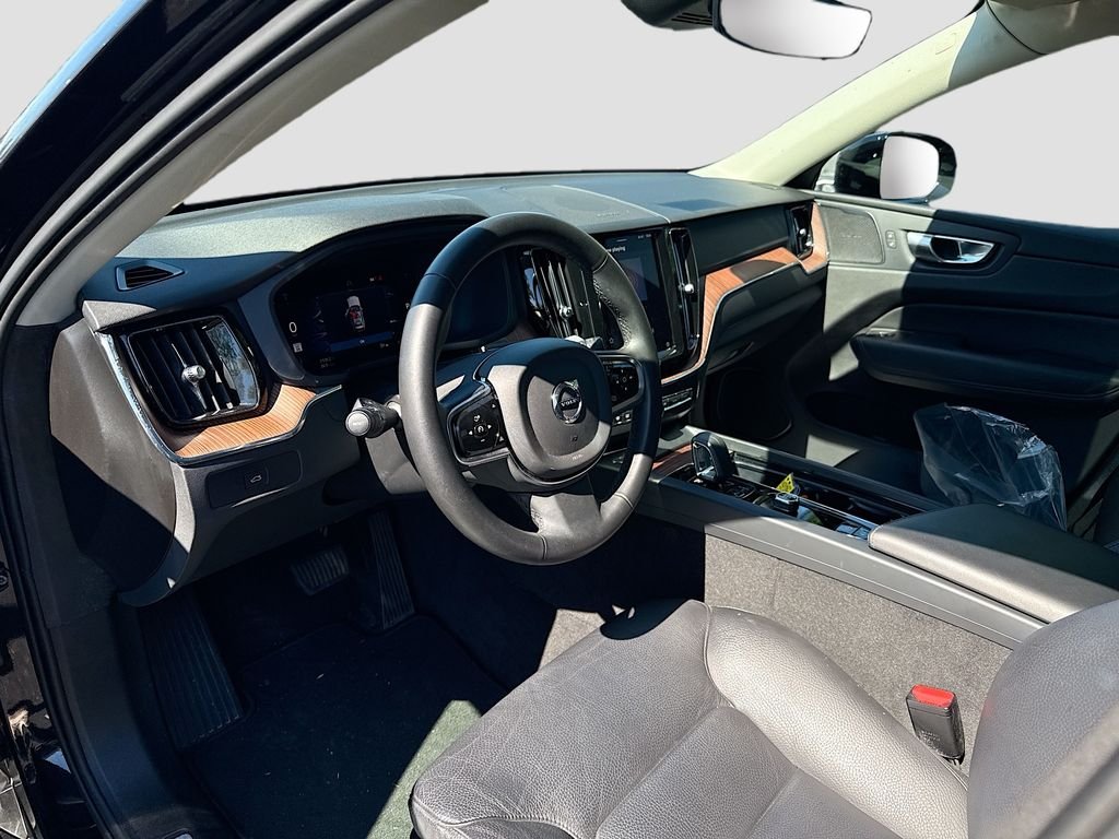 2024 Volvo XC60 Plus - Photo 9