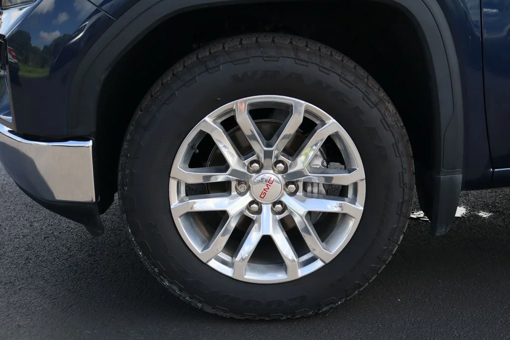 Used 2020 Blue GMC SLE image 29