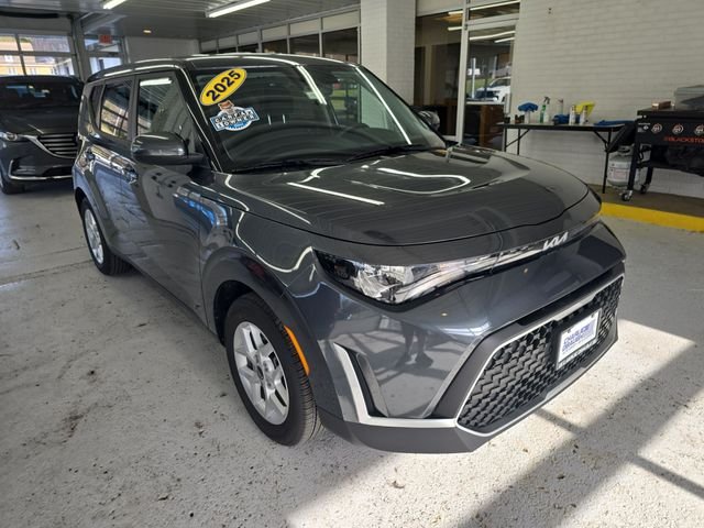 Used 2025  Kia LX image 7