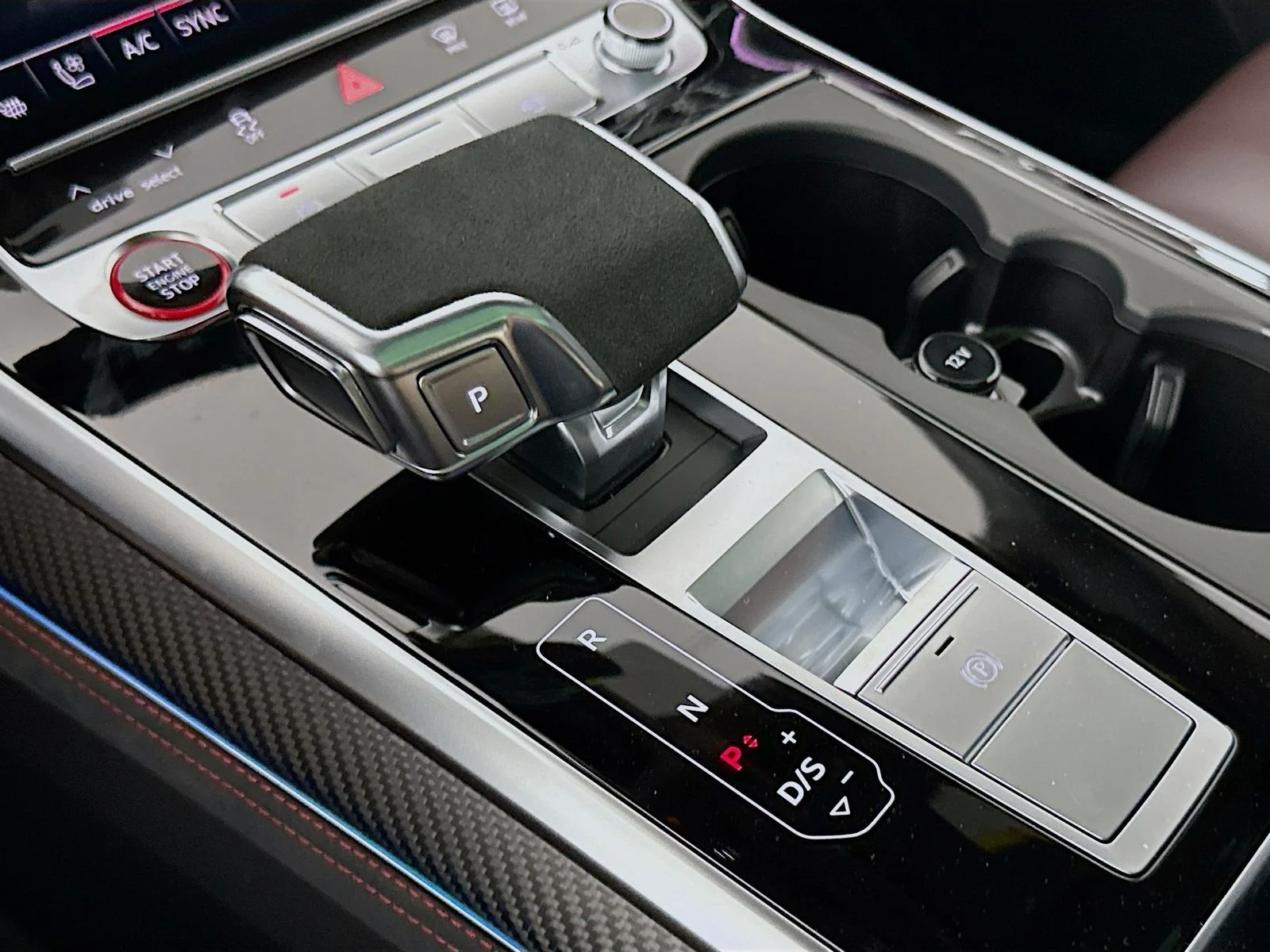 New 2025 White Audi 4.0T image 17