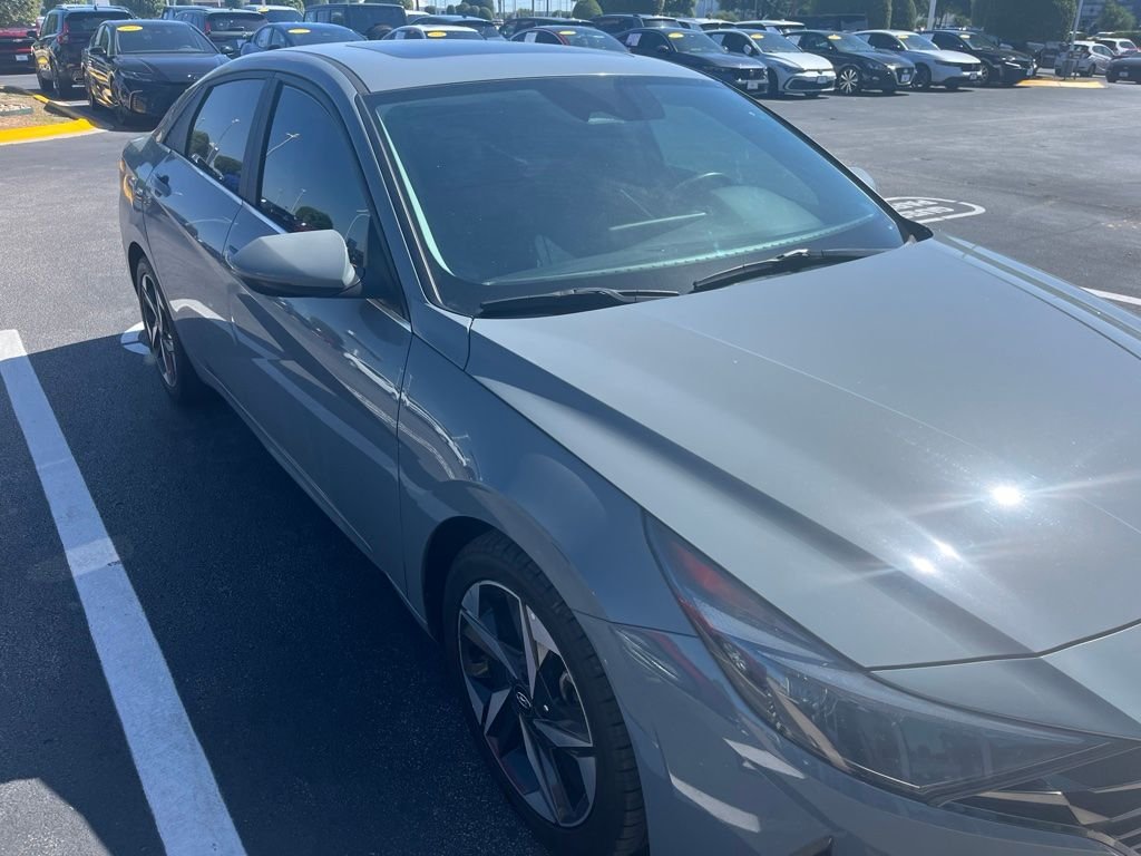 Used 2022 Electric Hyundai Limited image 3