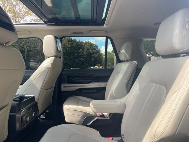 Used 2018 White Ford Platinum image 16