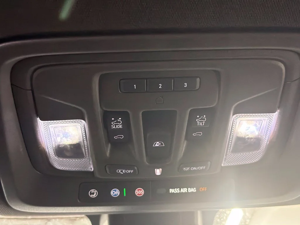 Used 2020 White Frost Tricoat GMC Denali image 32