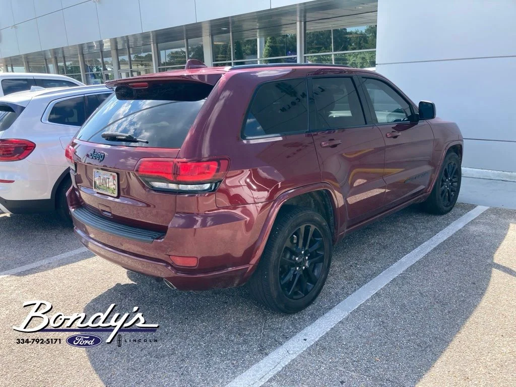 Used 2021 Velvet Jeep Laredo X image 5