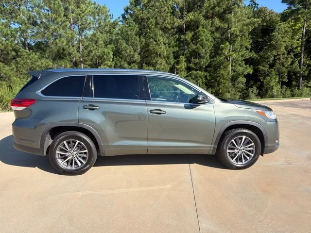 Used 2018 Jade Metallic Toyota XLE image 6