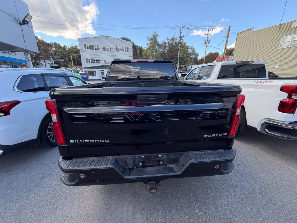 Used 2021 BLACK Chevrolet Custom image 4