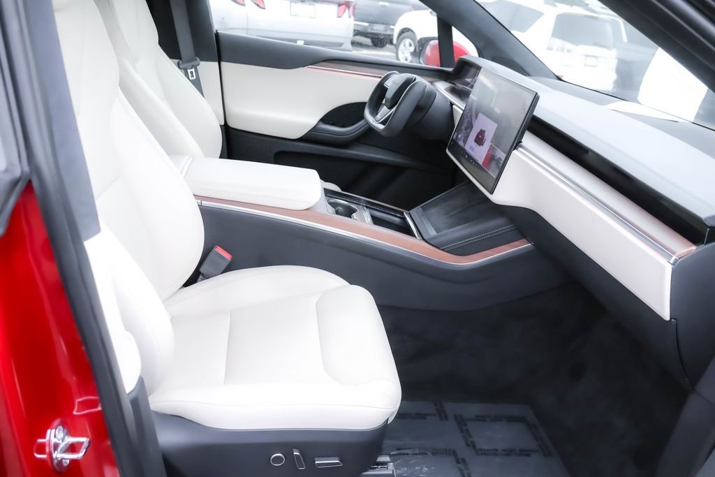 Used 2024  Tesla Base image 26