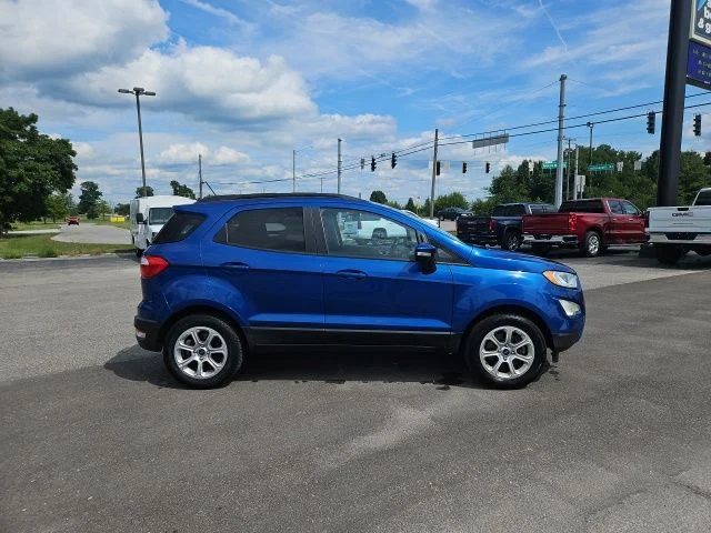 Used 2020 Blue Ford SE image 5