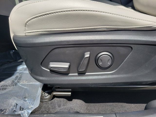Certified Used 2025 White Hyundai SEL Convenience image 14
