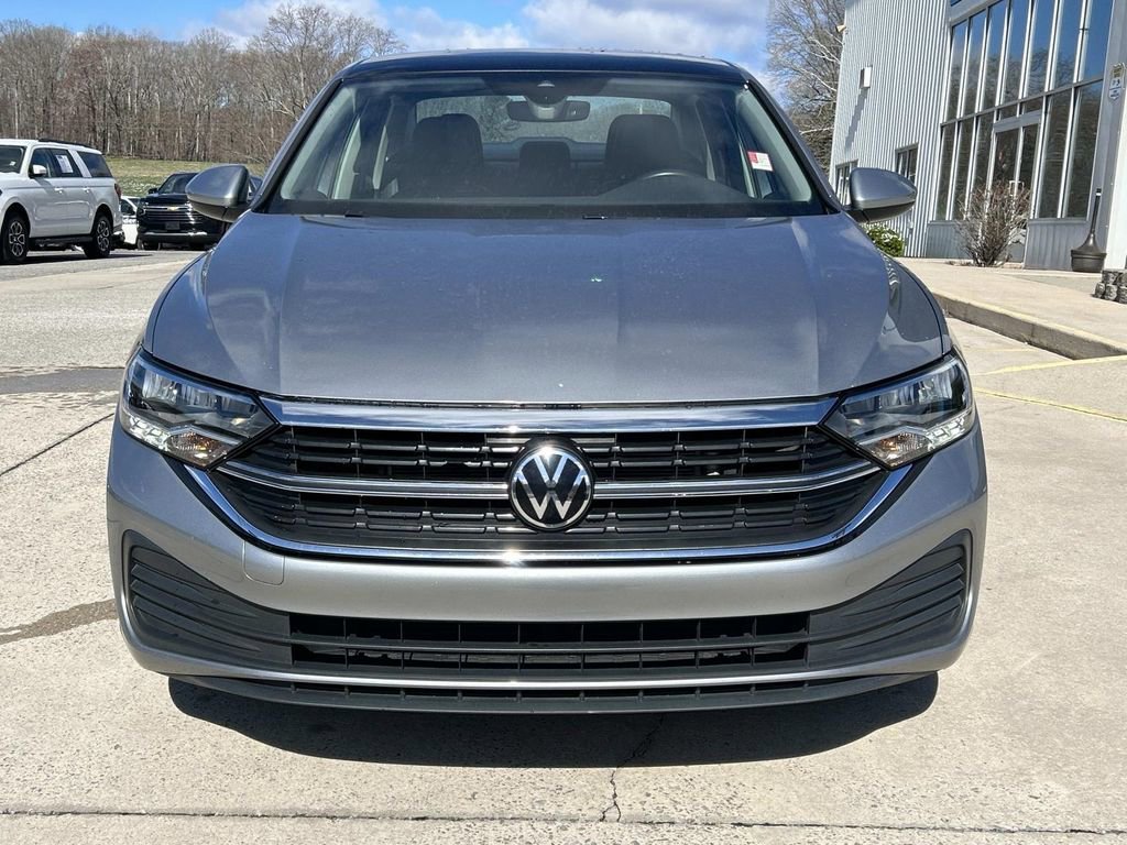 Used 2024 Silver Volkswagen SE image 9