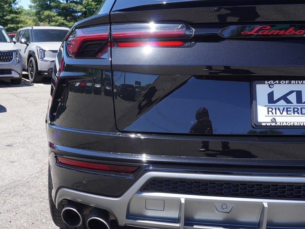 Used 2020 Black Lamborghini Base image 15