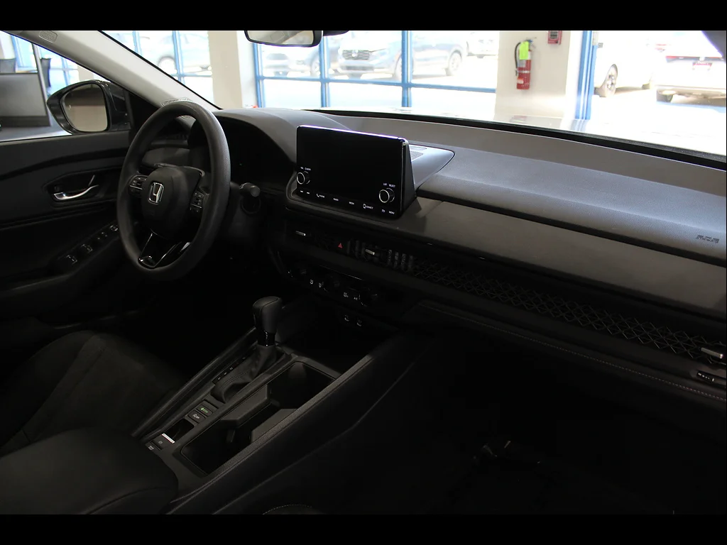 Certified Used 2025 Platinum White Pearl Honda SE image 23