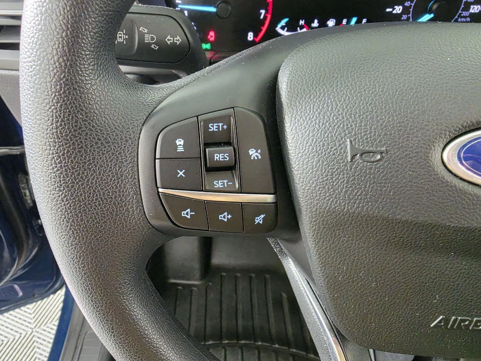 Used 2020 Dark Ford SE image 14