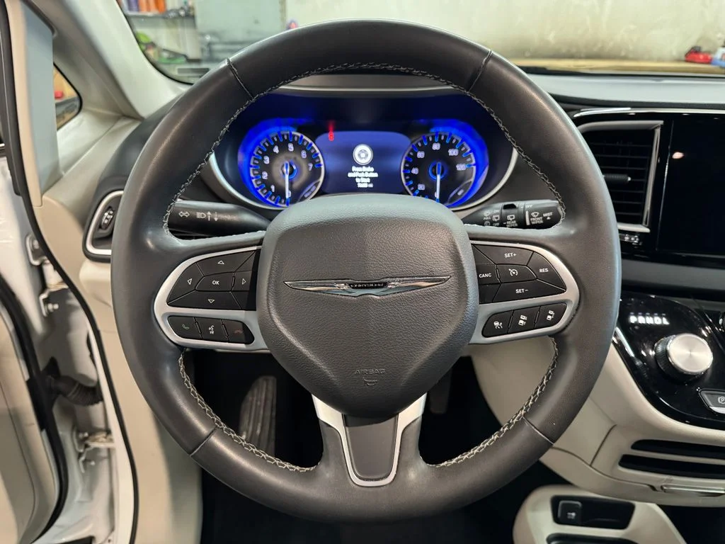 Used 2023 White Chrysler Touring L image 18