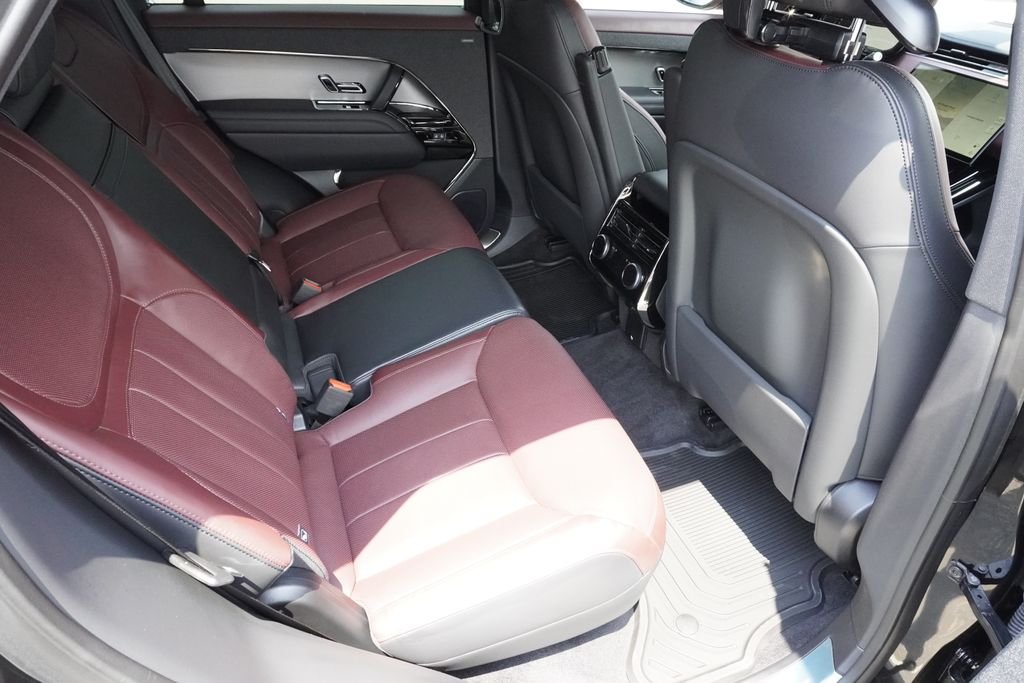 New 2026 Santorini Black Land Rover Dynamic SE image 26