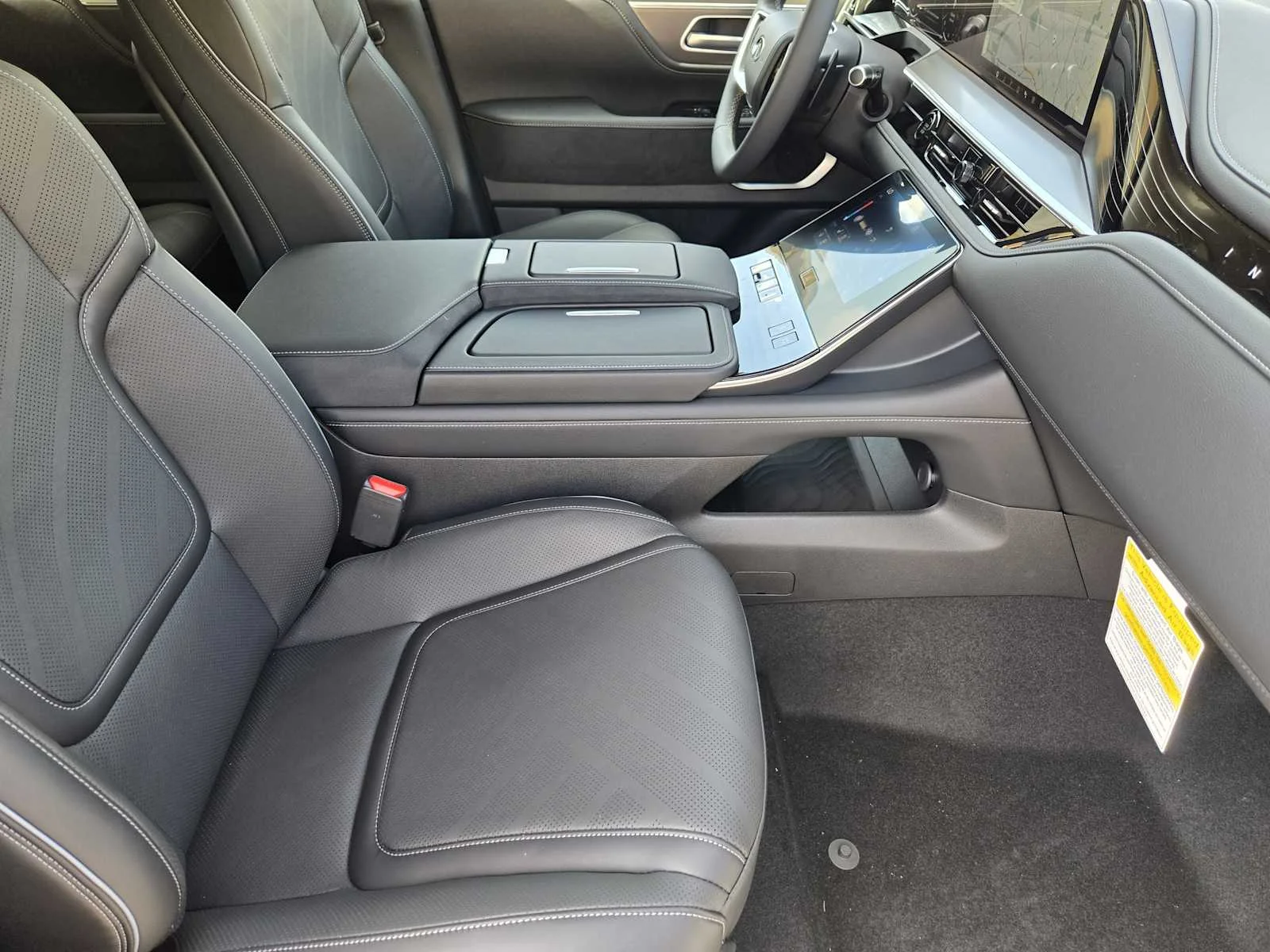 New 2026 RADIANT WHITE INFINITI Luxe 2WD image 9