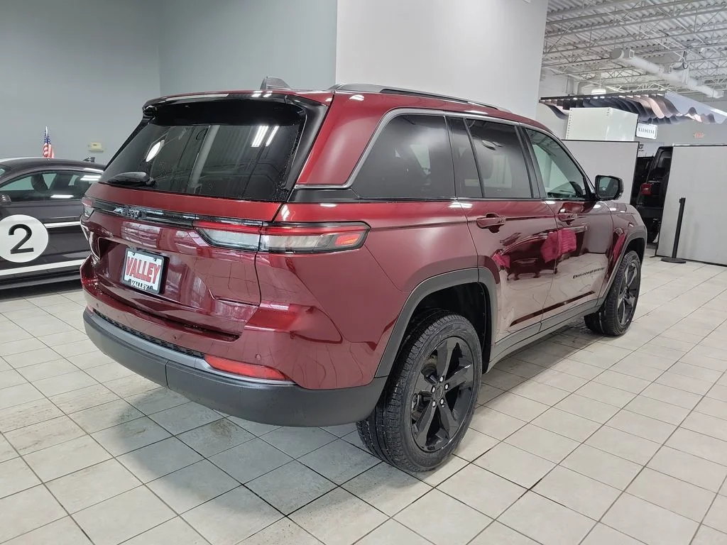 New 2026 Velvet Red Pearl-Coat Exterior Paint Jeep Limited image 6