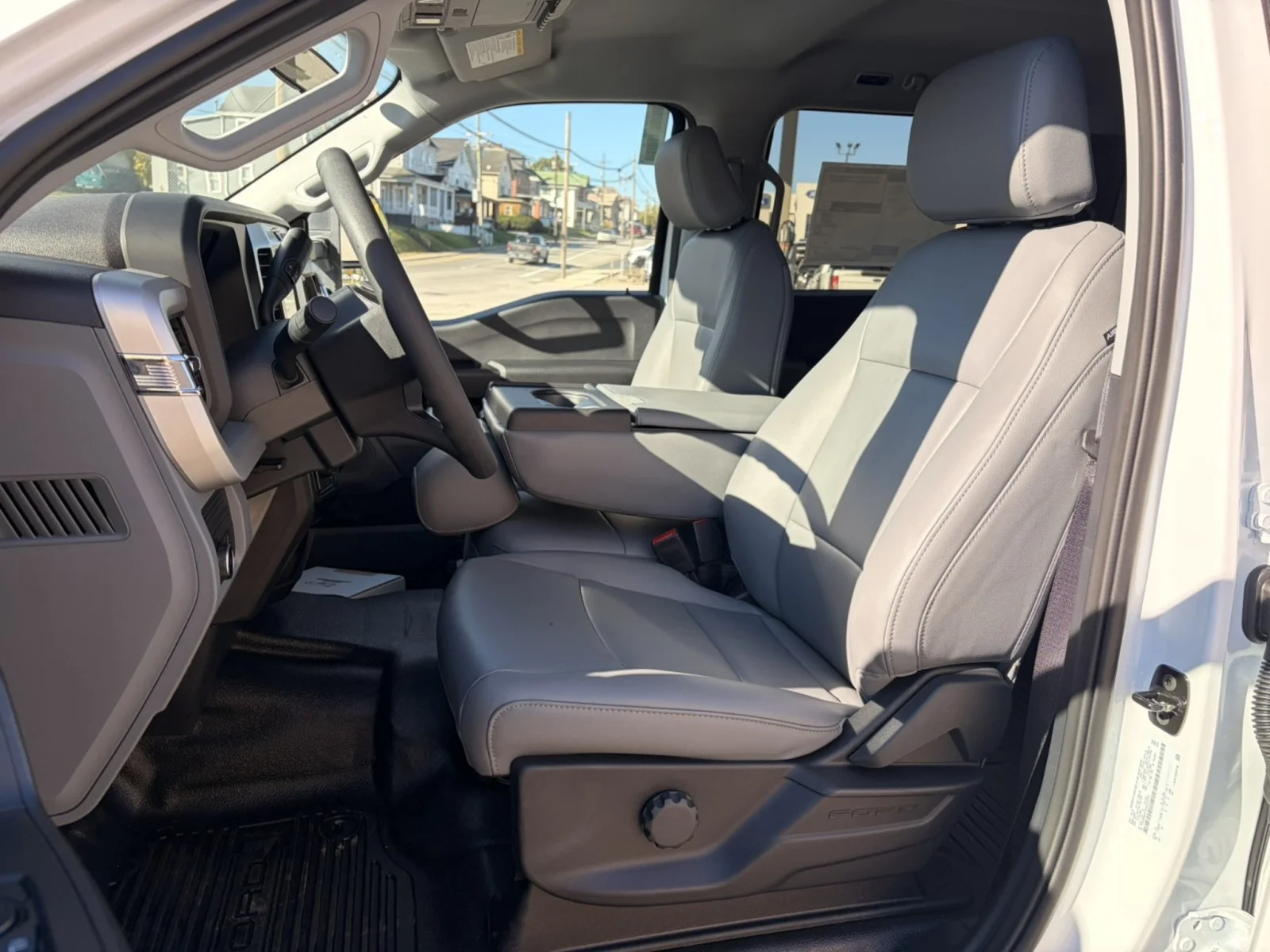 New 2027 Oxford White Ford XL image 10