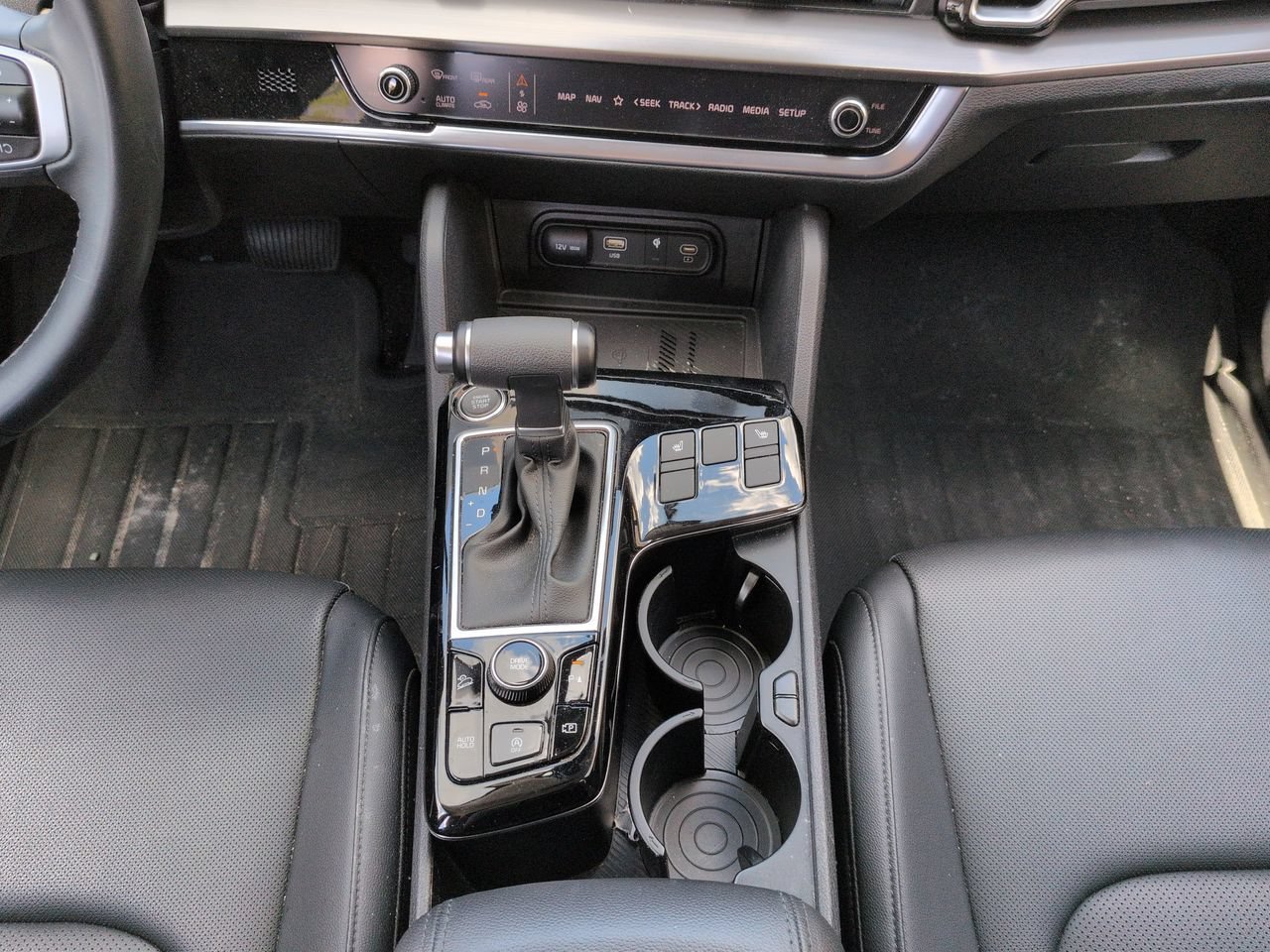 Used 2024 Glacial White Pearl Kia EX image 20