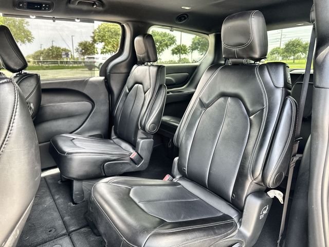 Used 2025 Black Chrysler Select image 21