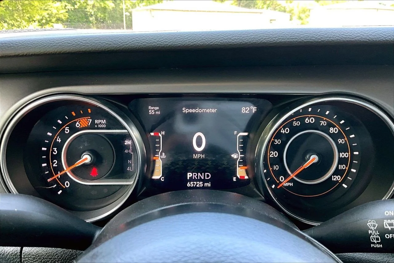 Used 2022 White Jeep Sport S image 10