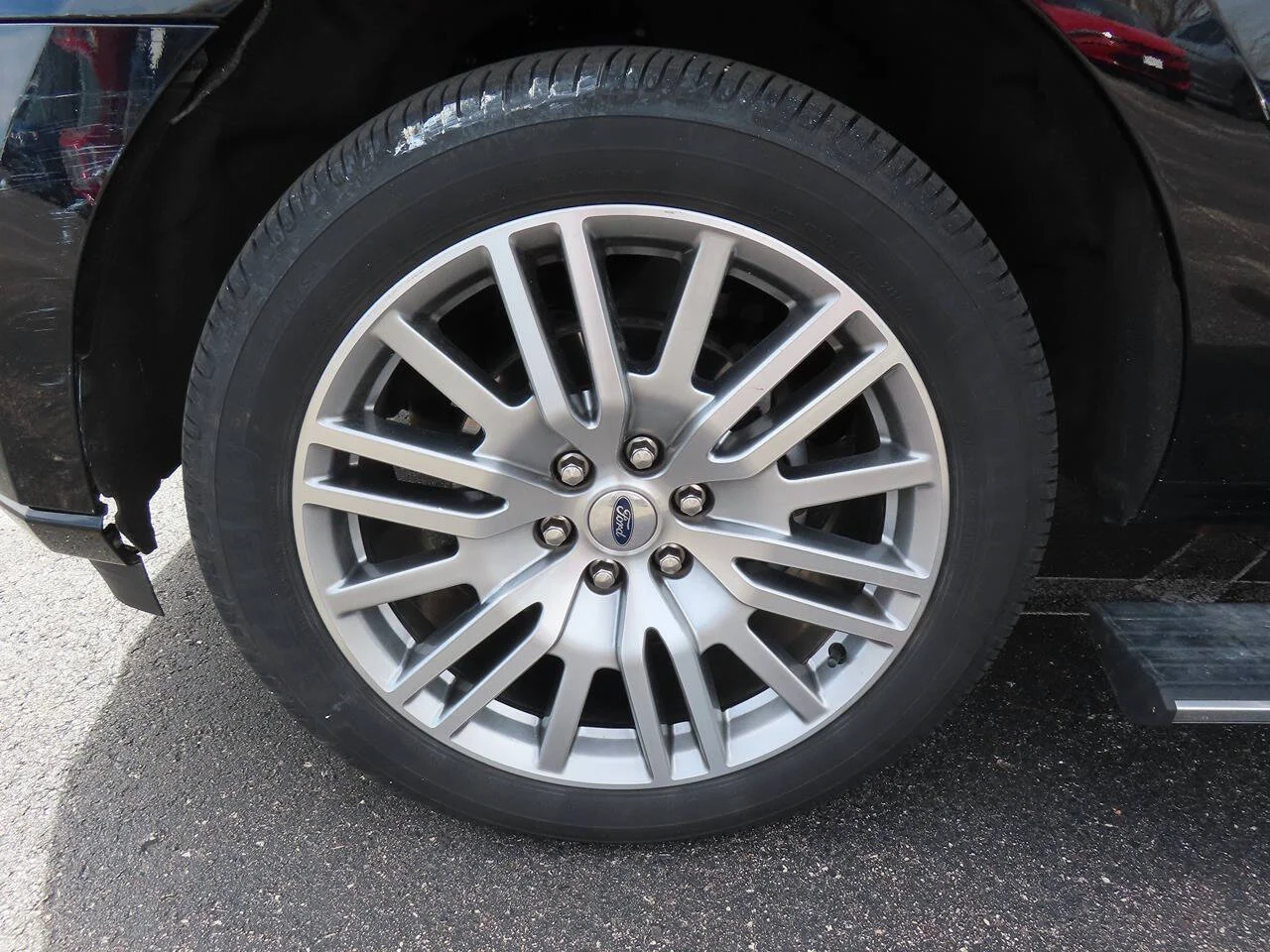 Used 2023 Agate Black Ford Platinum 4x4 4dr SUV image 24