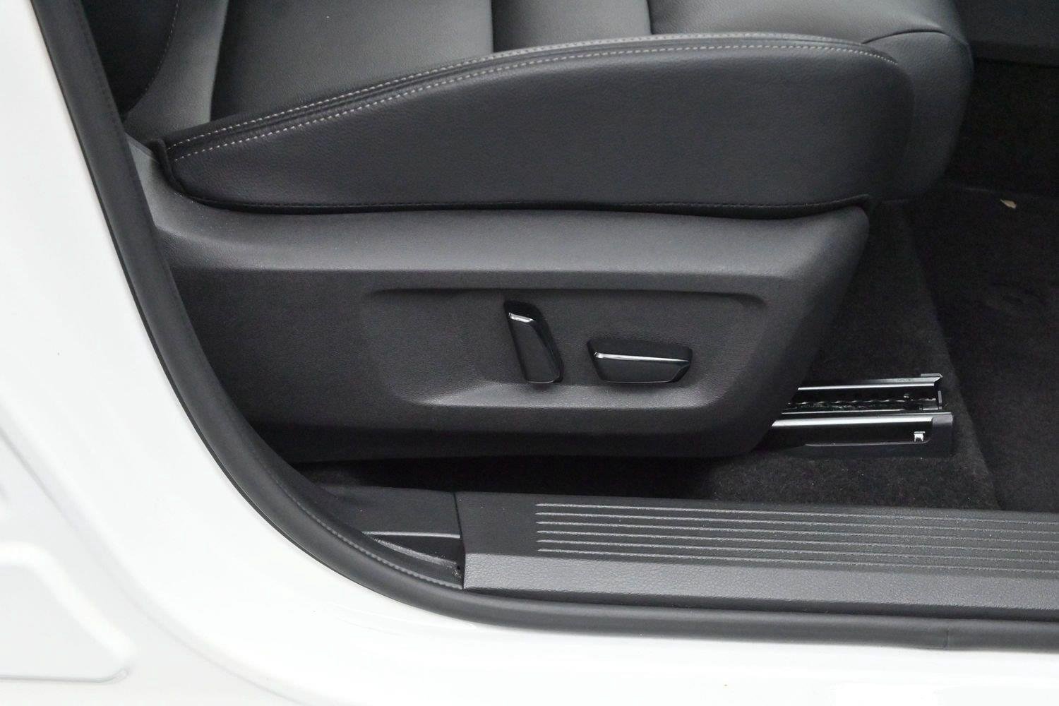 Used 2023 Pearl White Tricoat/Super Black Nissan SL image 33