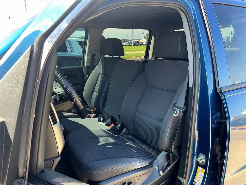 Used 2018 Blue Chevrolet LT image 6