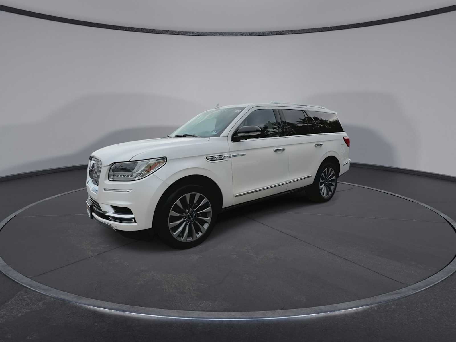 Used 2019 White Platinum Metallic Tri-Coat Lincoln Select image 4