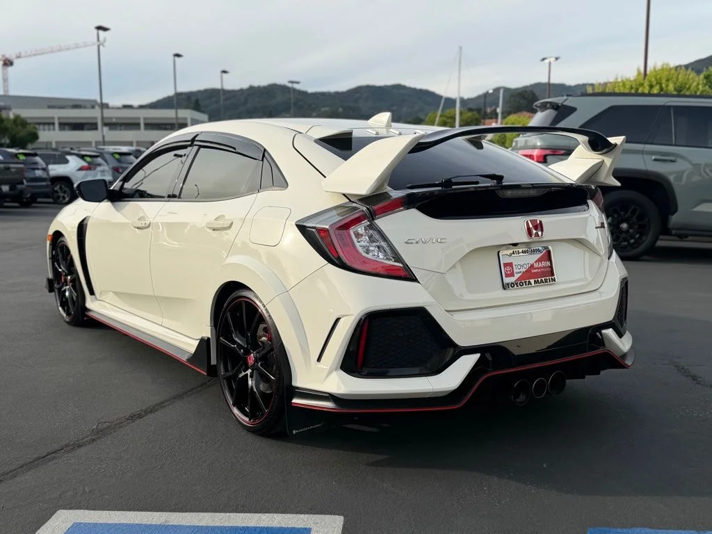 Used 2018  Honda Touring image 5