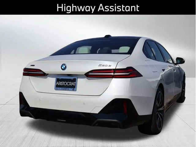 New 2026 Mineral White Metallic BMW 550e xDrive image 9