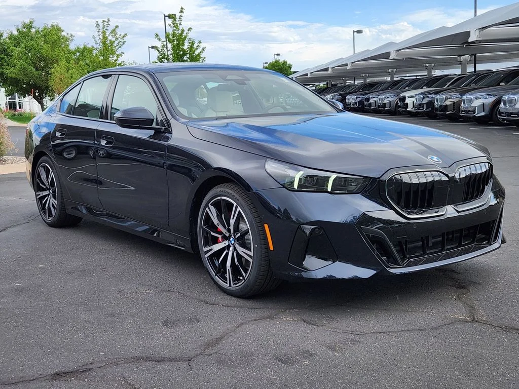 New 2027 Carbon Black Metallic BMW 530i xDrive image 5