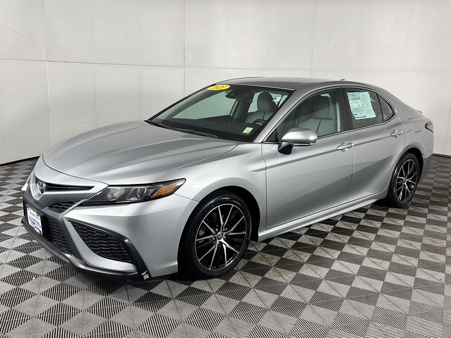 Used 2021 Celestial Silver Metallic Toyota SE image 4