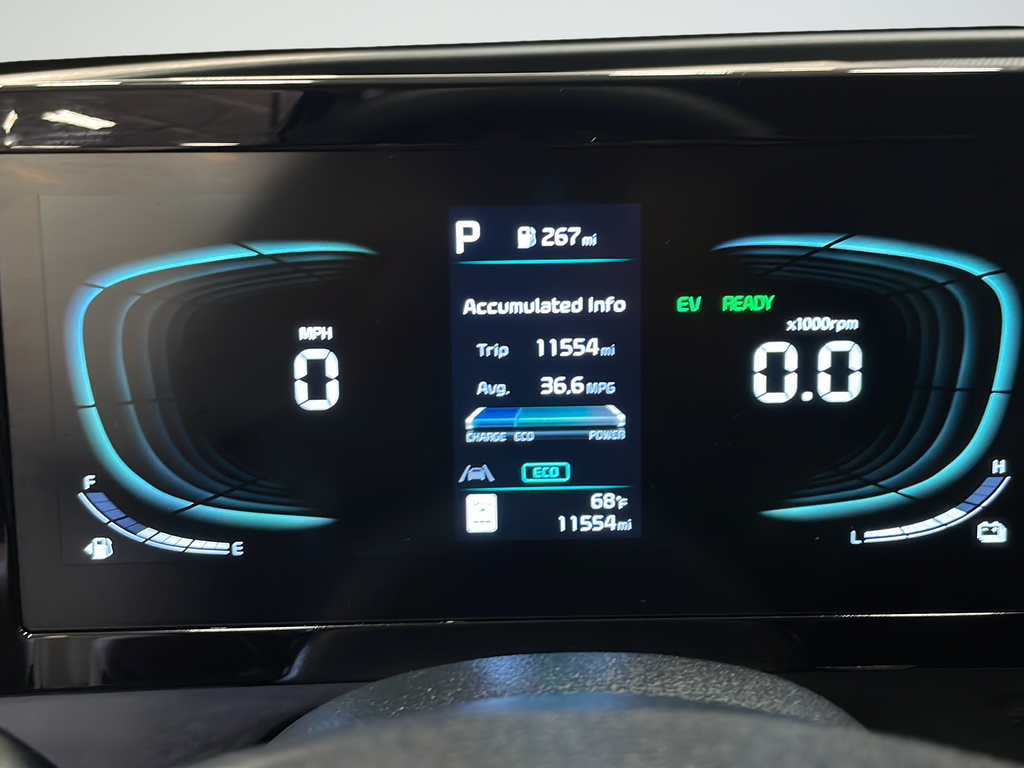 Used 2023 White Kia LX image 9