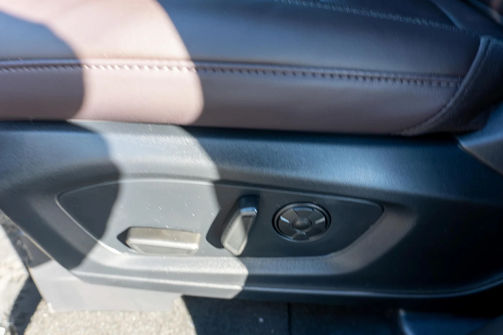 New 2027 Agate Black Metallic Ford Platinum™ image 16