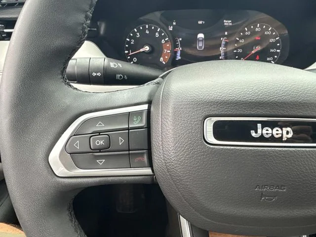 Used 2025 White Jeep Limited image 35