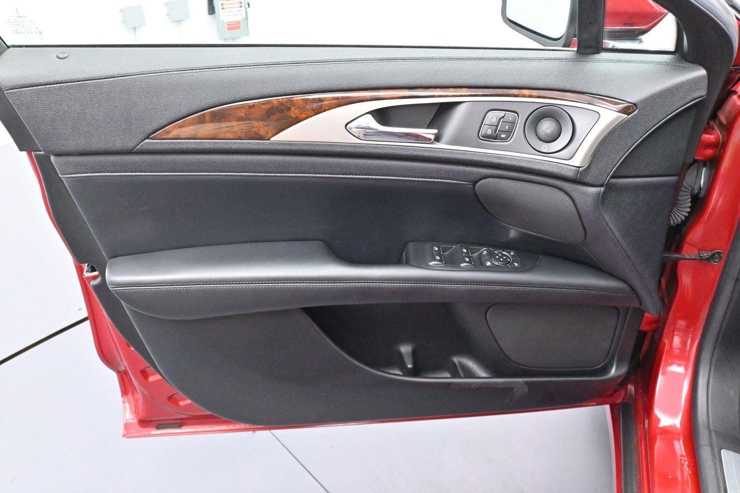 Used 2020 Red Carpet Metallic Tinted Clearcoat Lincoln Reserve image 11