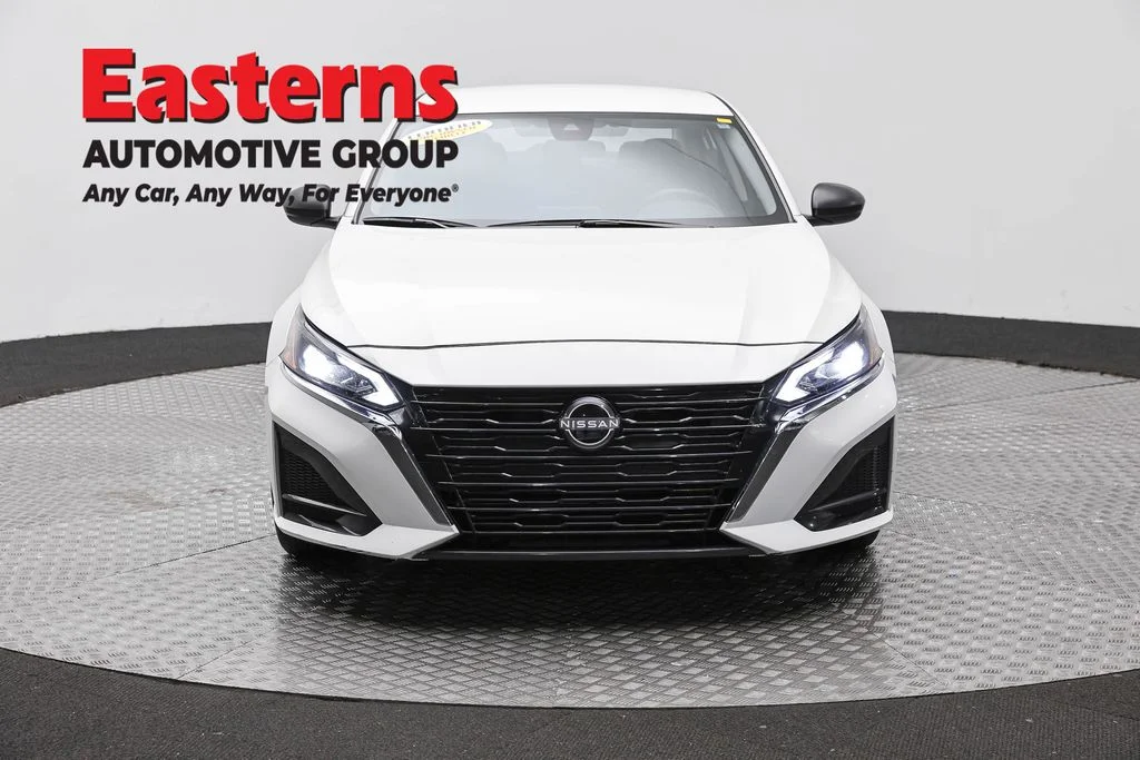 Used 2025 White Nissan 2.5 SV image 2