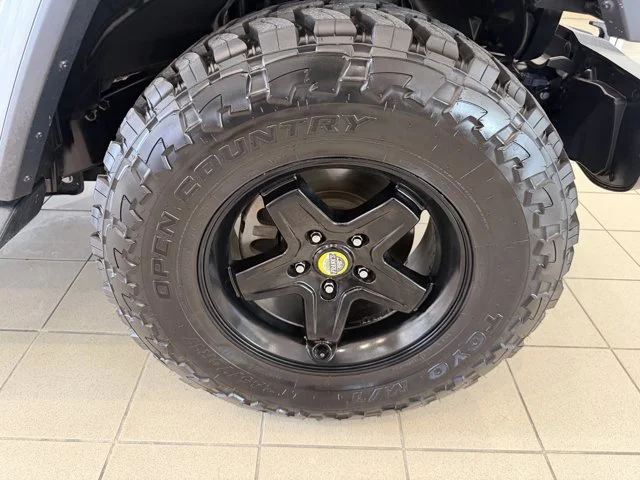 Used 2018 Silver Jeep Unlimited Sahara image 31