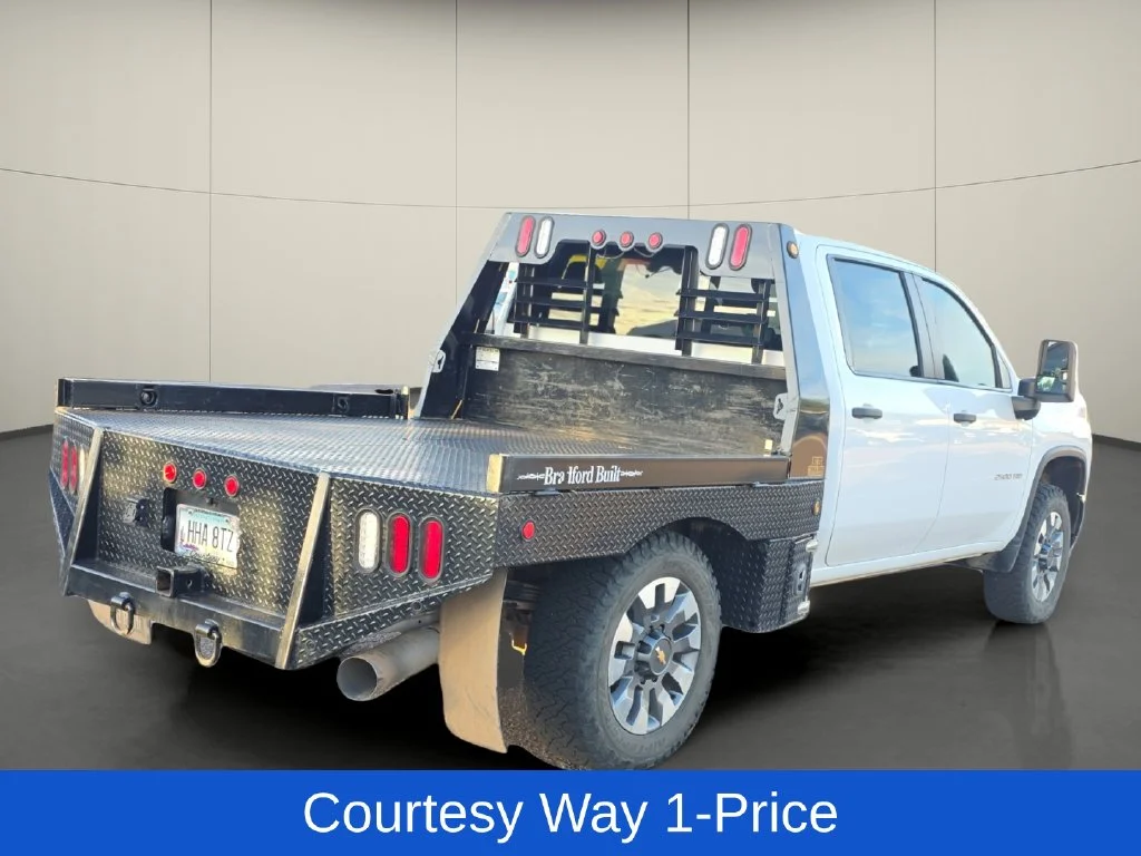 Used 2025 White Chevrolet Custom image 9