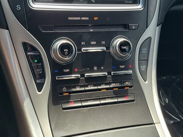 Used 2016 White Lincoln Premiere image 29