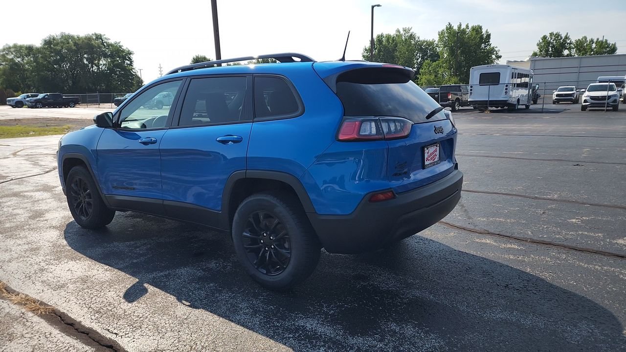 Used 2023 Hydro Blue Pearlcoat Jeep Altitude Lux image 6