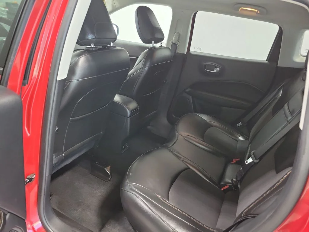 Used 2019 Red Jeep Latitude image 27