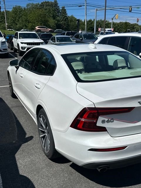 Used 2021 White Volvo T5 Momentum image 6