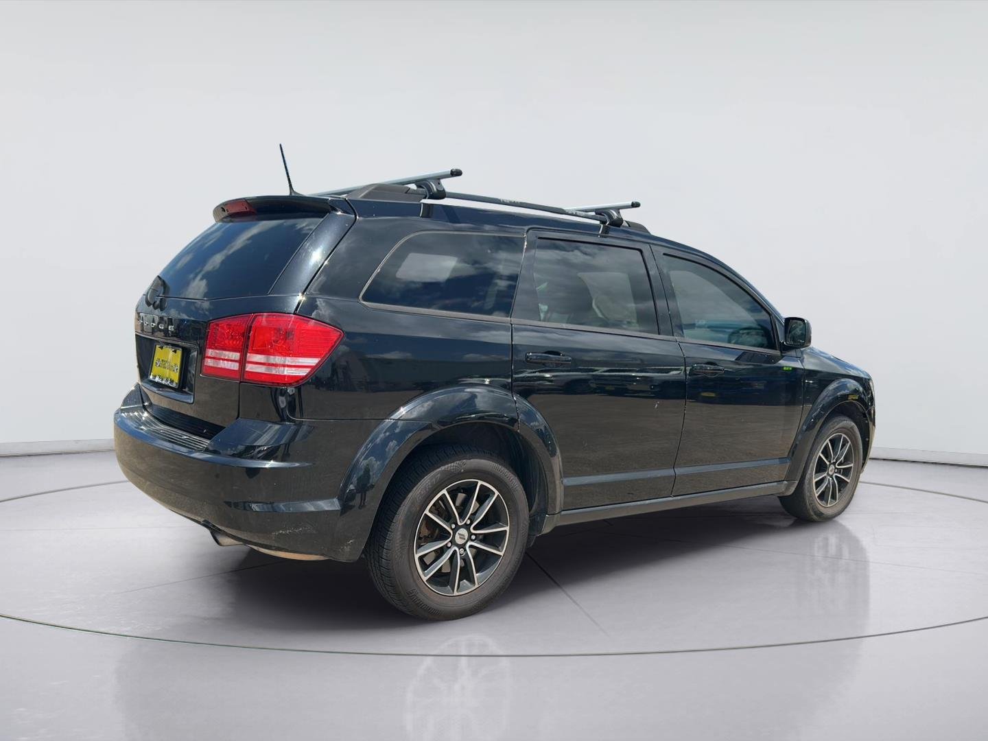 Used 2018 Pitch Black Clearcoat Dodge SE image 5
