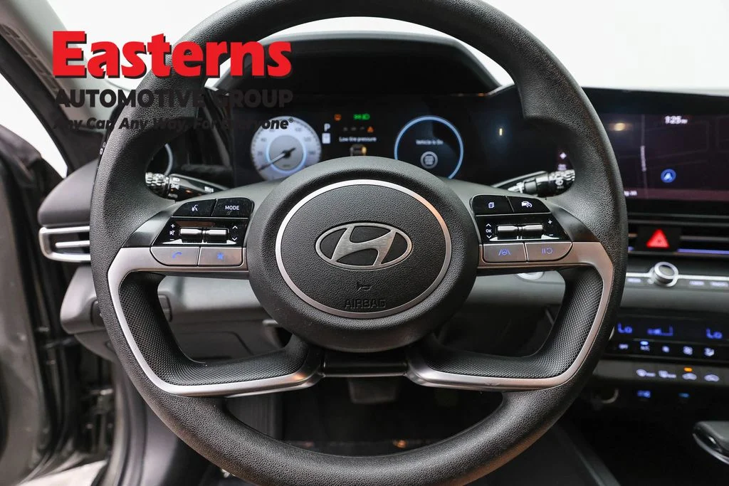 Used 2024 Gray Hyundai SEL image 10