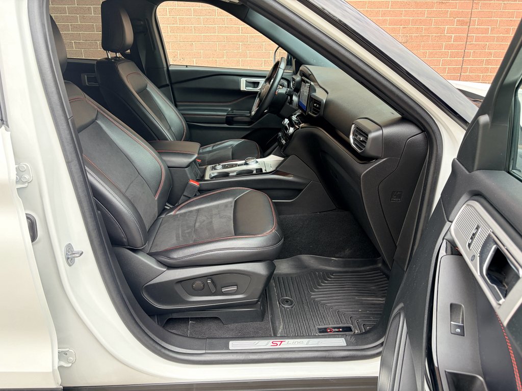 Used 2023 Star White Metallic Tri-Coat Ford ST-Line image 19
