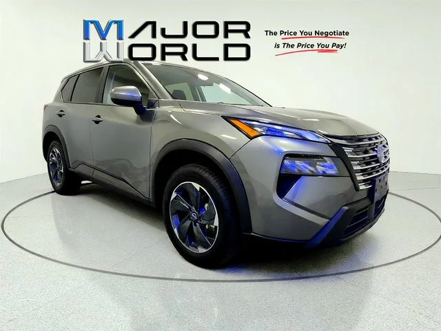 Used 2025 Gray Nissan SV image 2