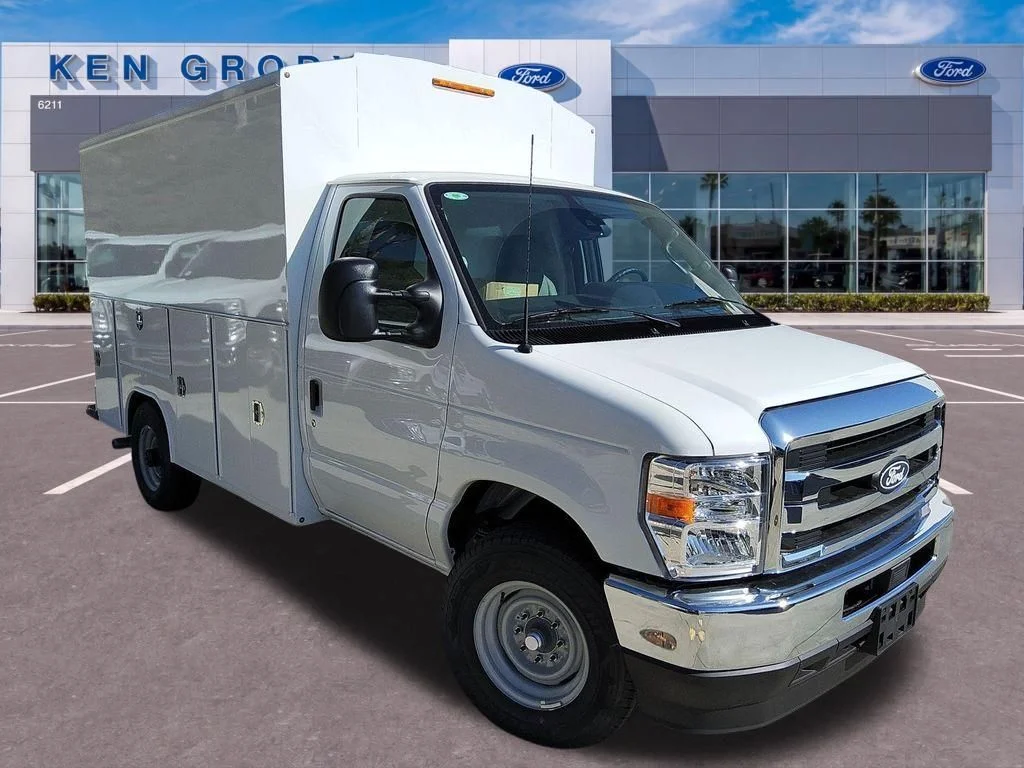 2026 Ford E-Series SRW E-350 Super Duty 138 in WB's photo