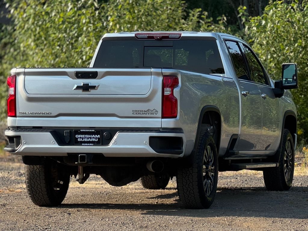 Used 2022 Silver Ice Metallic Chevrolet High Country image 7
